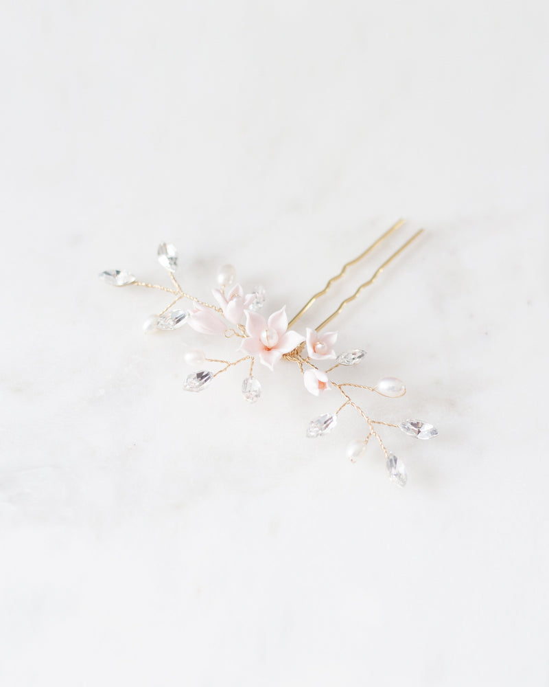 Flatlay of the Belle Fleur Hair Pin showcasing its blush flowers, pearls, and crystals.