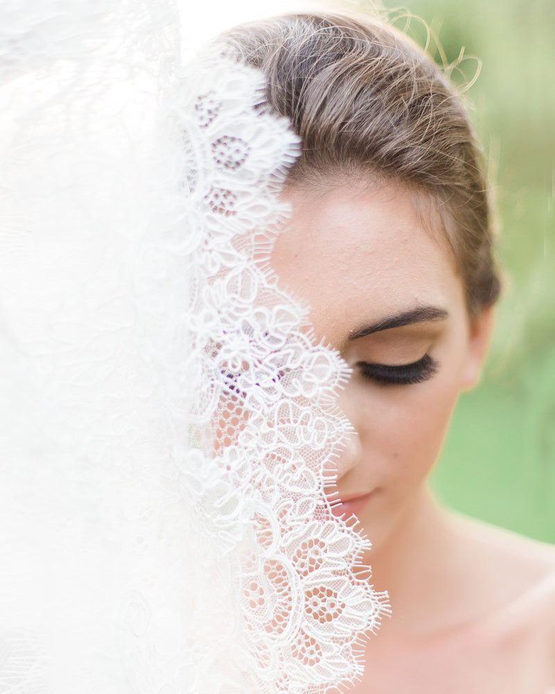 details of cassia chantilly lace bridal veil