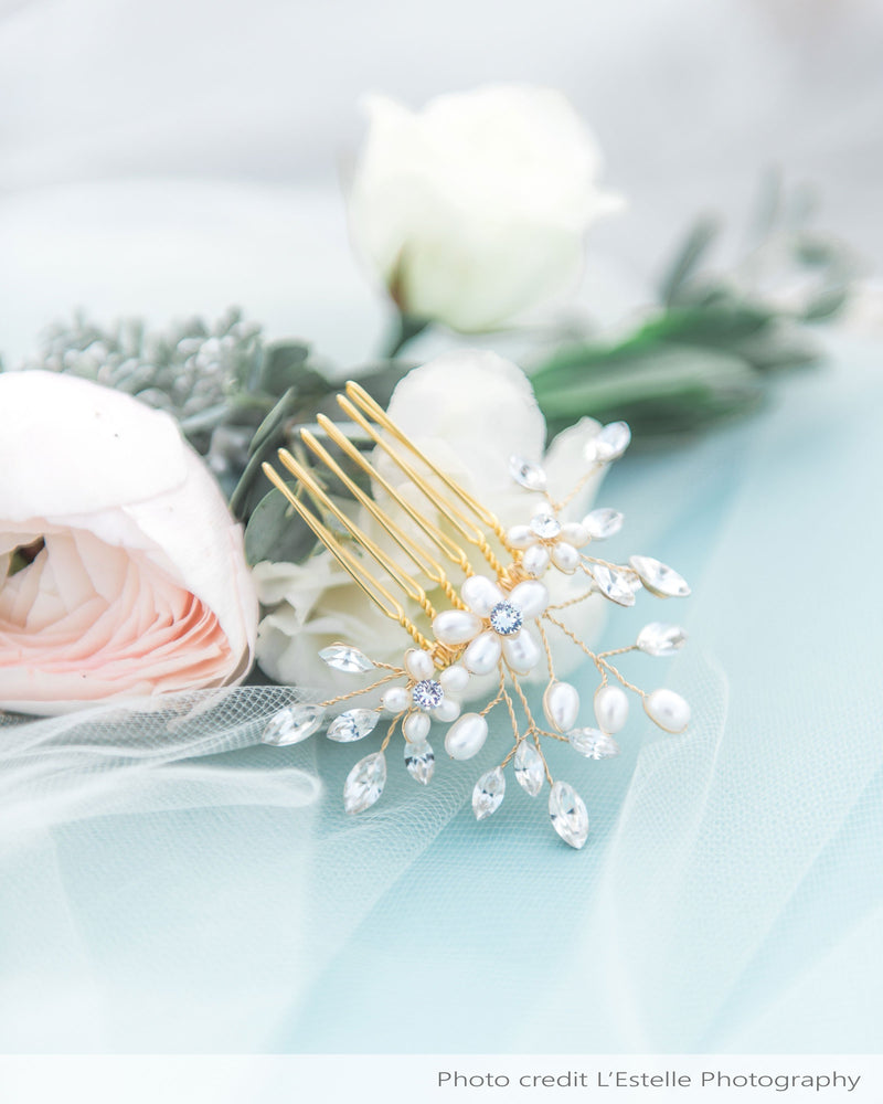 The Delicate Bridal Comb in gold with pearls and crystals is arranged with romantic flowers on tulle.