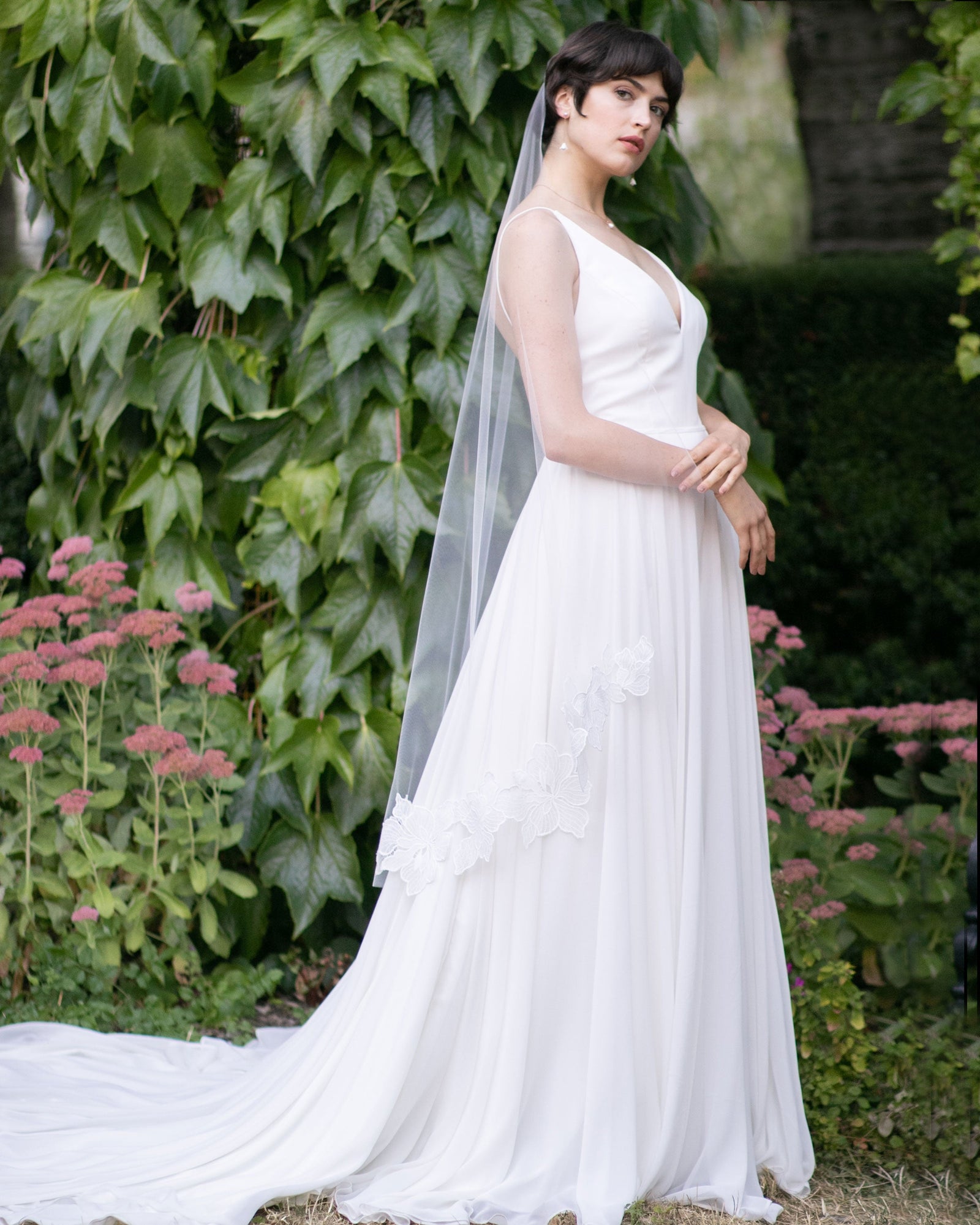 Hibiscus Floral Lace Veil – Atelier Elise Canada