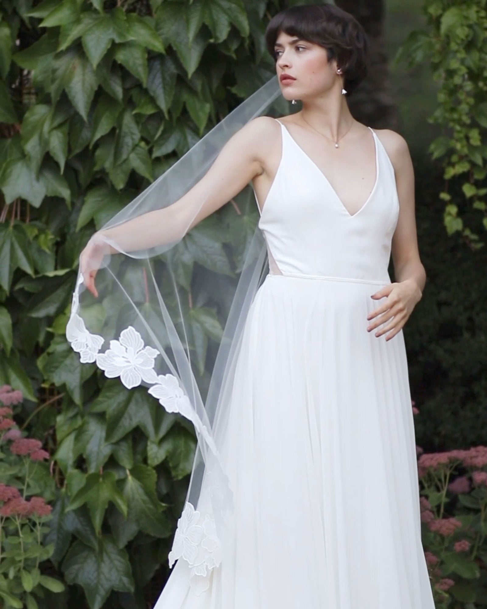 Hibiscus Floral Lace Veil – Atelier Elise Canada