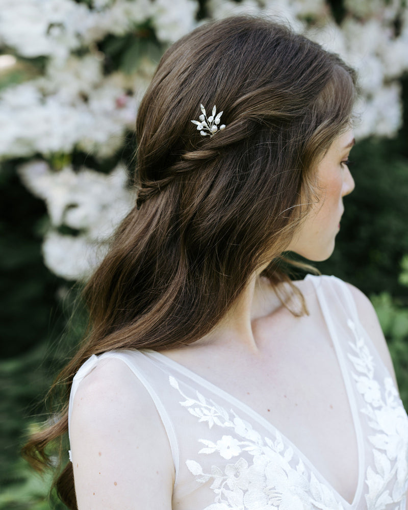 A bride wears a single Sea Mist Hair Pin in her hair.